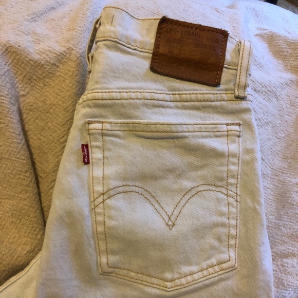 24 Levi’s Wedgie Fit Ankle - Picture 3 of 4